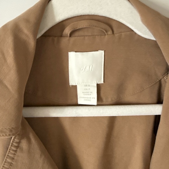 H&M Women’s Tan Brown Tie Belt Lightweight Trenchcoat - Picture 8 of 13